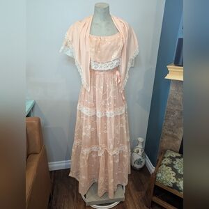Vintage 70s Peach & Ivory Prairie, Cottagecore, Peasant Maxi Dress & Shawl Sz 6